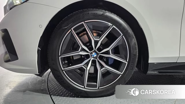 BMW 5 Series (G60) id 4578669 из Кореи 27