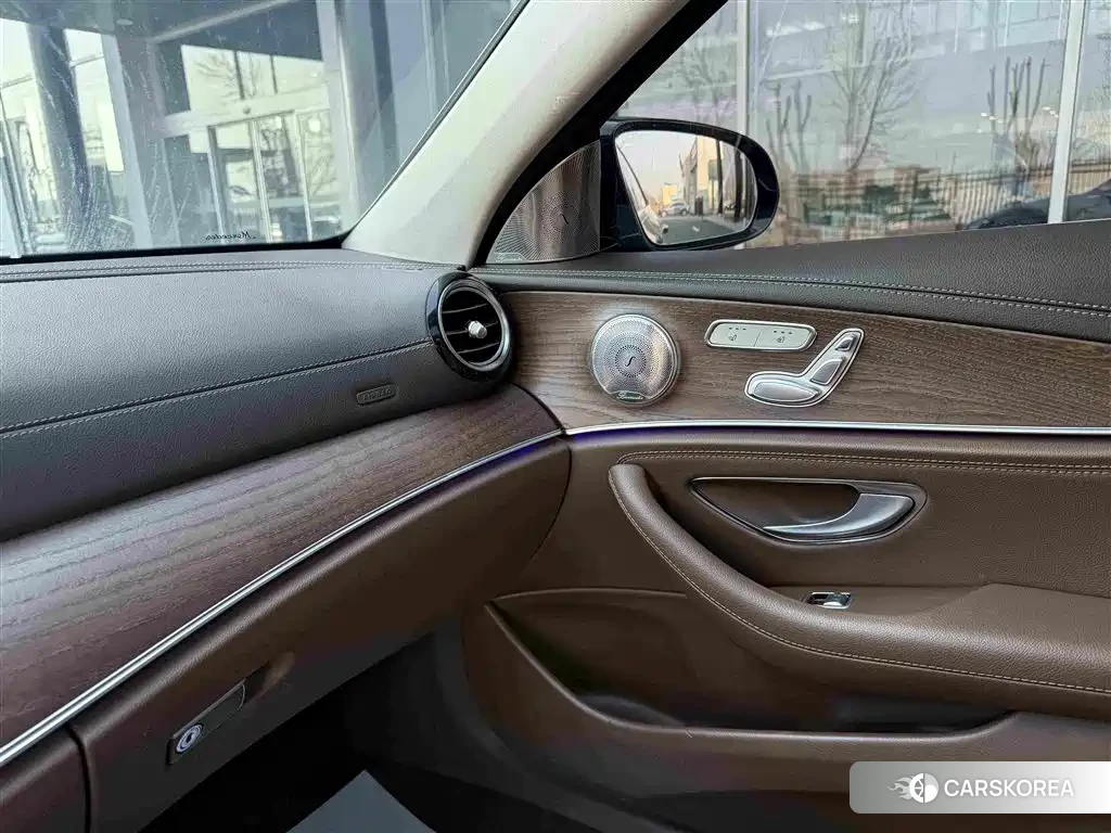 Mercedes-Benz E-Class id 4644411 из Китая 13