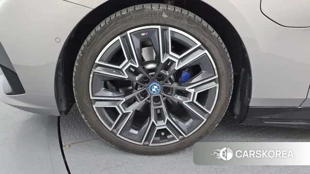 BMW 5 Series (G60) id 3739205 из Кореи 15