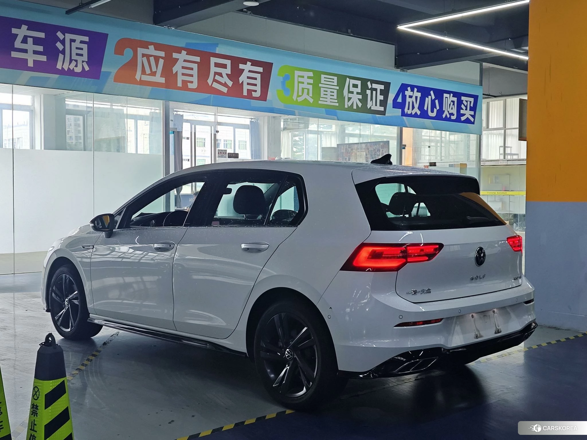 Volkswagen Golf 2022 Белый из Китая, фото 5
