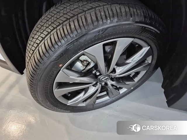 Lexus UX300h id 3185177 из Кореи 15