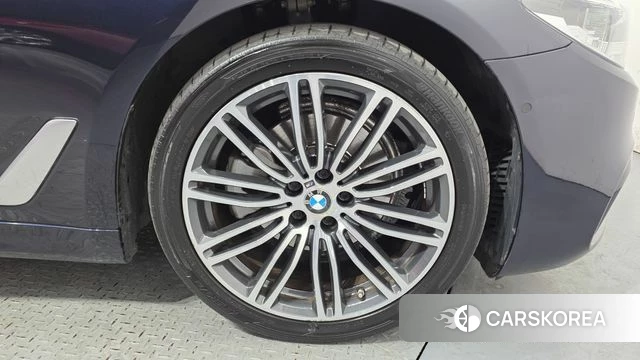 BMW 5 Series (G30) id 3879198 из Кореи 15