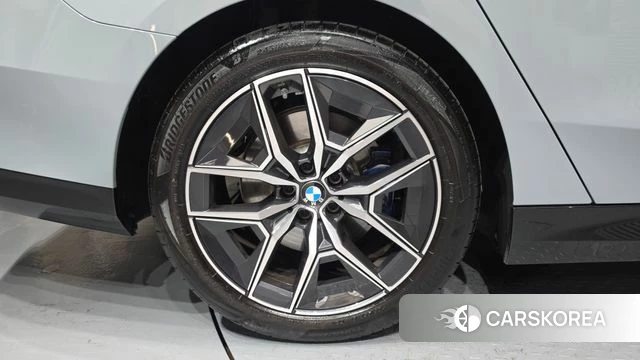 BMW 5 Series (G60) id 4499727 из Кореи 29