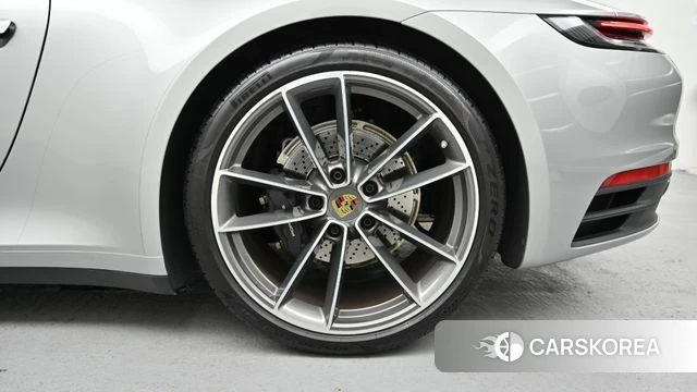 Porsche 911(992) id 4400585 из Кореи 15