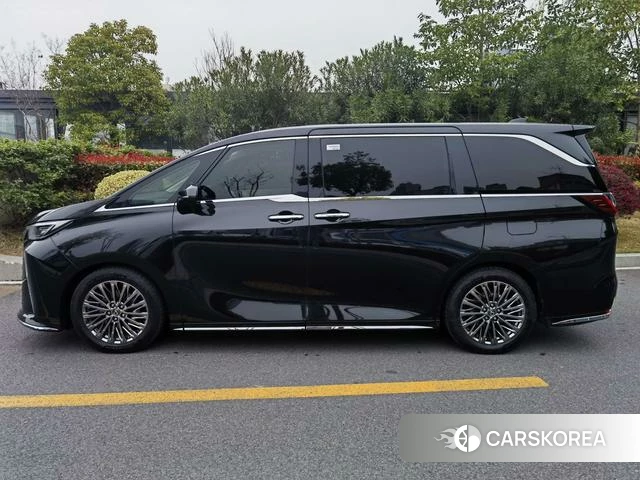 Lexus LM id 4259685 из Китая 7