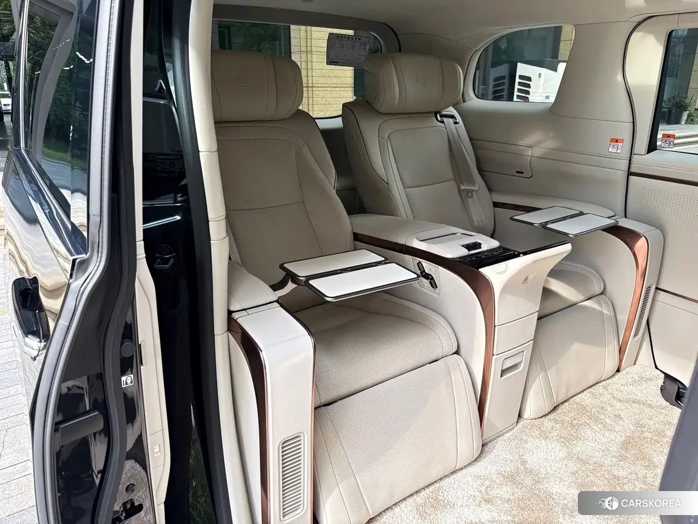 Lexus LM id 4686054 из Китая 10