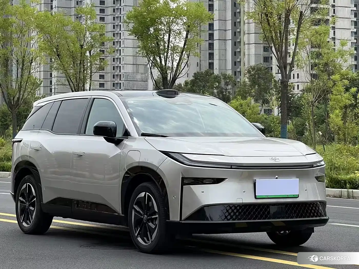 Toyota bZ3X 2026 Silver/gray из Китая, фото 5