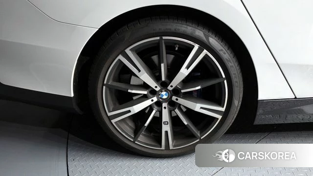 BMW 5 Series (G60) id 4280727 из Кореи 27