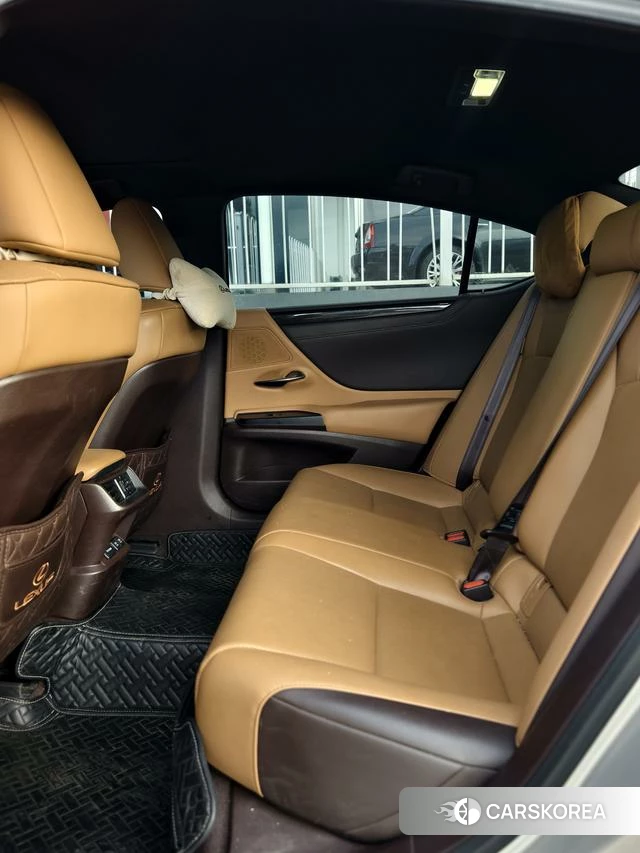 Lexus ES id 4261664 из Китая 14