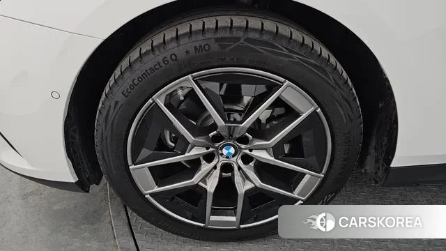 BMW 5 Series (G60) id 3599382 из Кореи 15