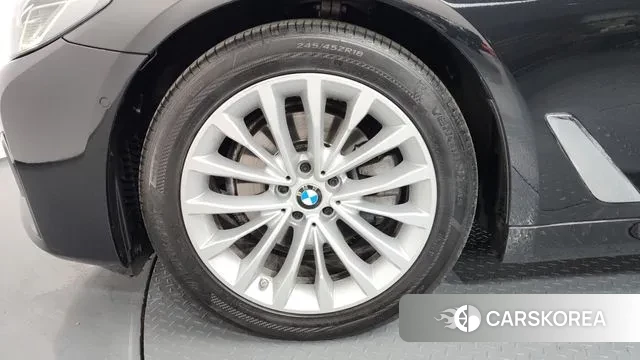 BMW 5 Series (G30) id 3735408 из Кореи 15