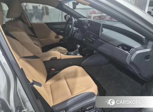 Lexus ES300h 7th generation 2023 Серебристо-серый из Кореи, фото 5