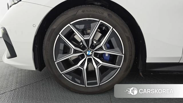 BMW 5 Series (G60) id 3909217 из Кореи 15