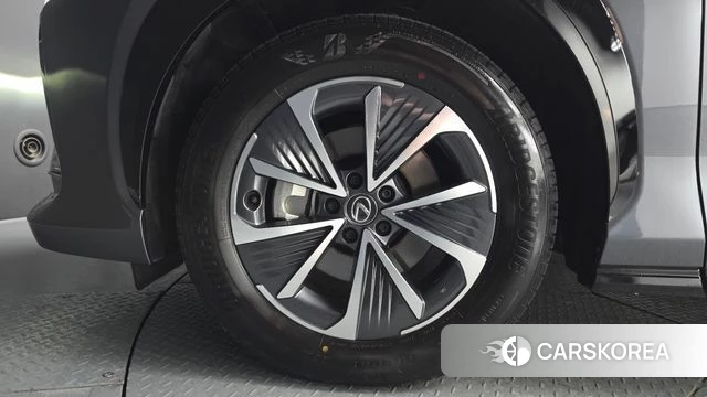 Lexus RZ450e id 4354472 из Кореи 15