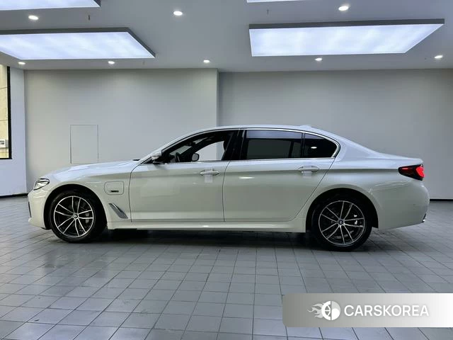 BMW 5 series PHEV 2022 Белый из Китая, фото 6