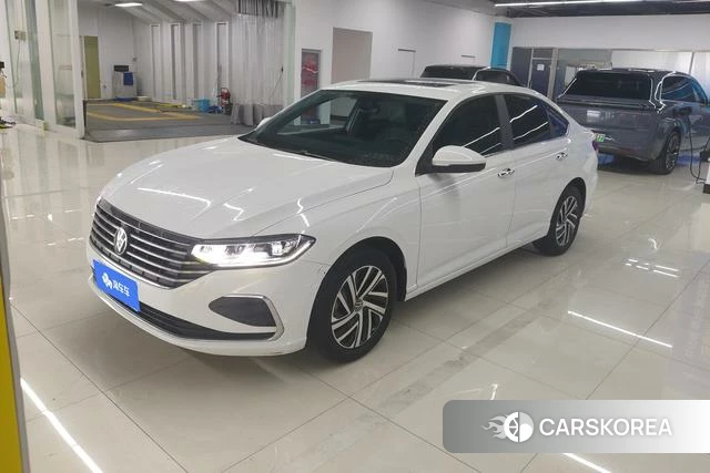 Volkswagen Lavida 2023 Белый из Китая