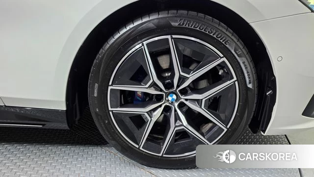 BMW 5 Series (G60) id 3831732 из Кореи 15