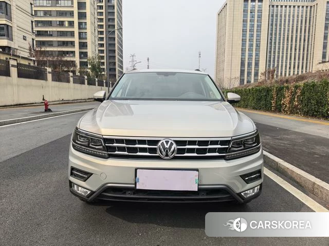 Volkswagen Tiguan L 2018 Серебристо-серый из Китая, фото 6