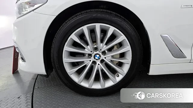 BMW 5 Series (G30) id 3789712 из Кореи 15