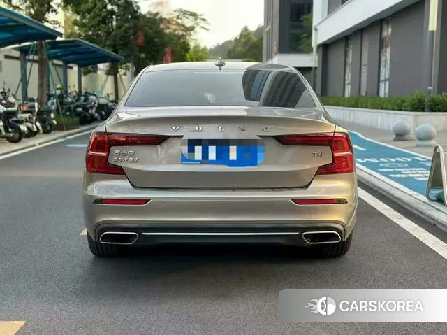 Volvo S60 2020 Серебристо-серый из Китая, фото 5
