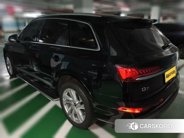 Audi Q7 2021 Черный из Китая, фото 5