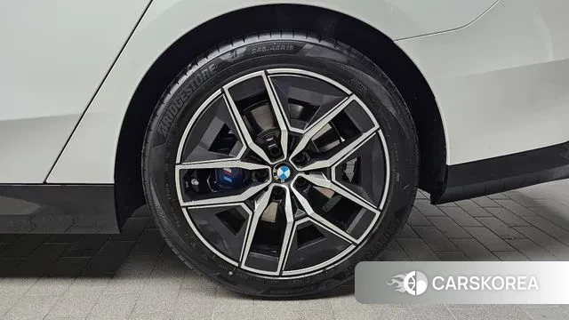 BMW 5 Series (G60) id 3471729 из Кореи 15