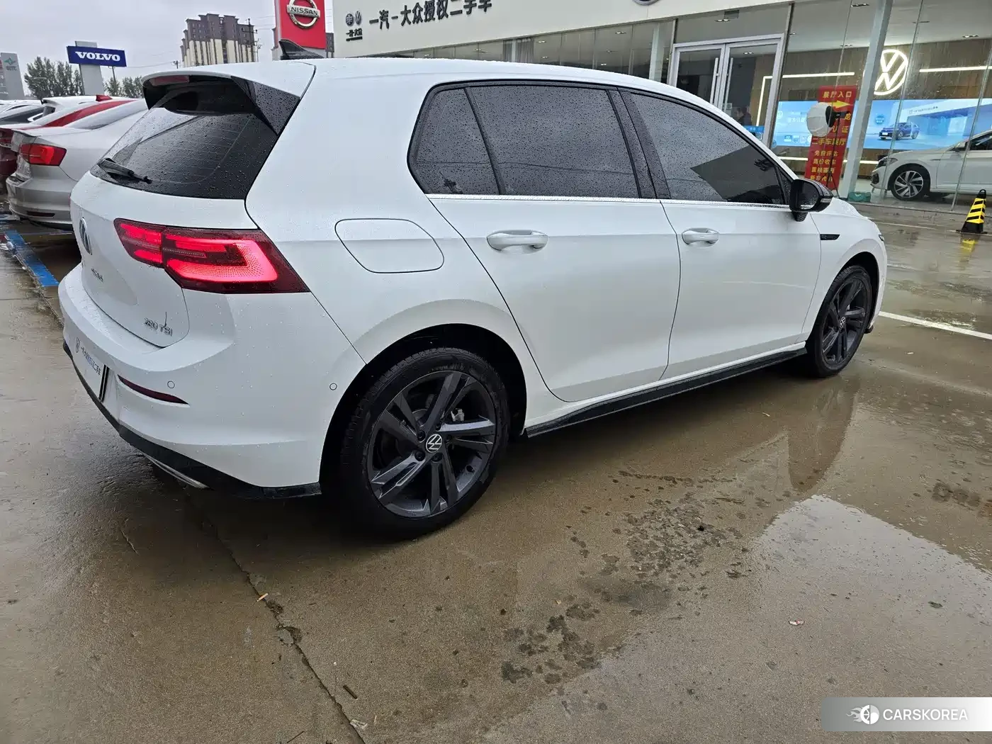 Volkswagen Golf 2023 Белый из Китая, фото 5