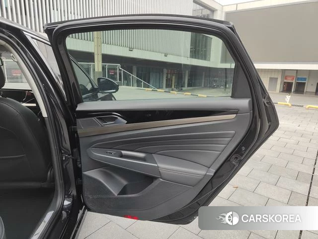Volkswagen Passat PHEV id 4260222 из Китая 20