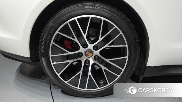 Porsche Taycan id 4529529 из Кореи 31