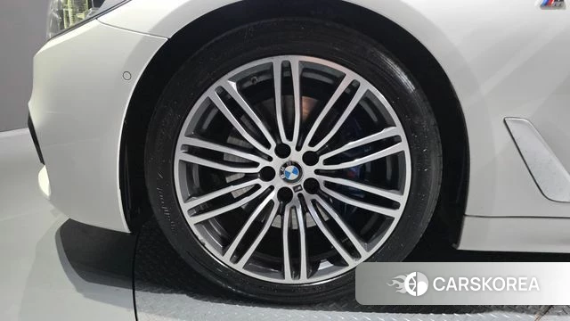 BMW 5 Series (G30) id 4203556 из Кореи 26