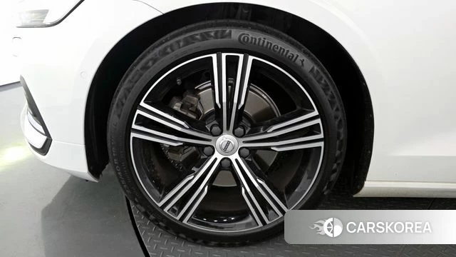 Volvo S60 3rd generation id 4331403 из Кореи 32