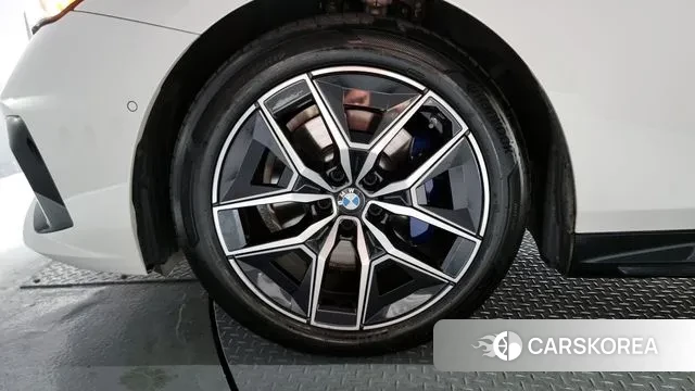 BMW 5 Series (G60) id 2889114 из Кореи 15