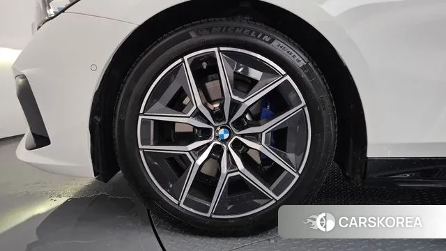 BMW 5 Series (G60) id 3750999 из Кореи 15