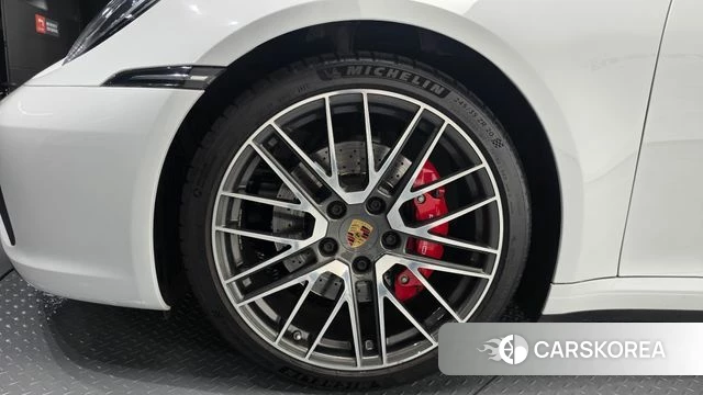 Porsche 911(992) id 4671379 из Кореи 32