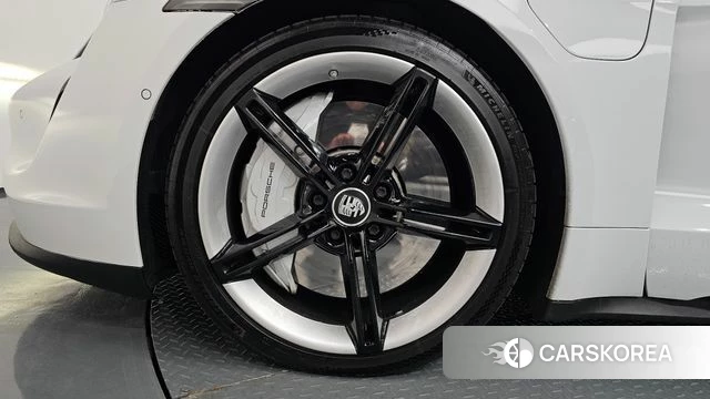 Porsche Taycan id 3860561 из Кореи 15