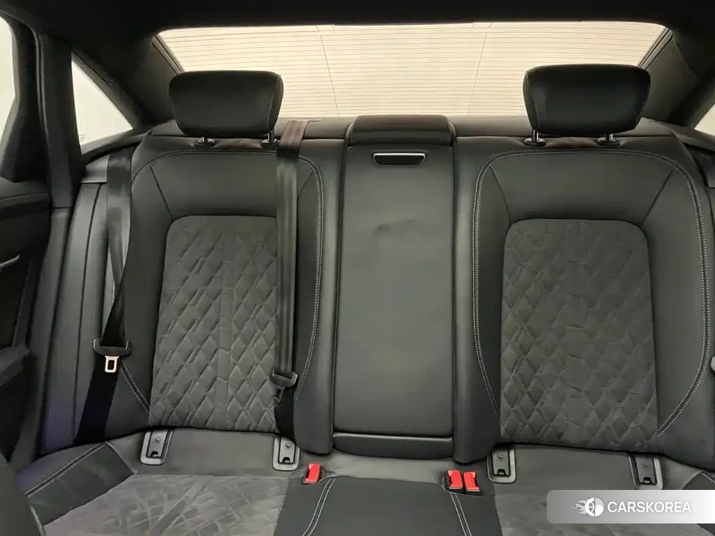 Audi A6L id 4679616 из Китая 25