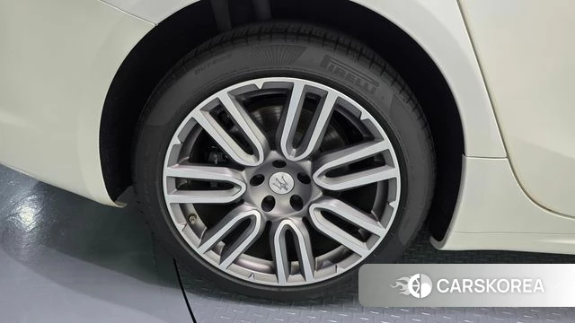 Maserati Ghibli id 4667611 из Кореи 25