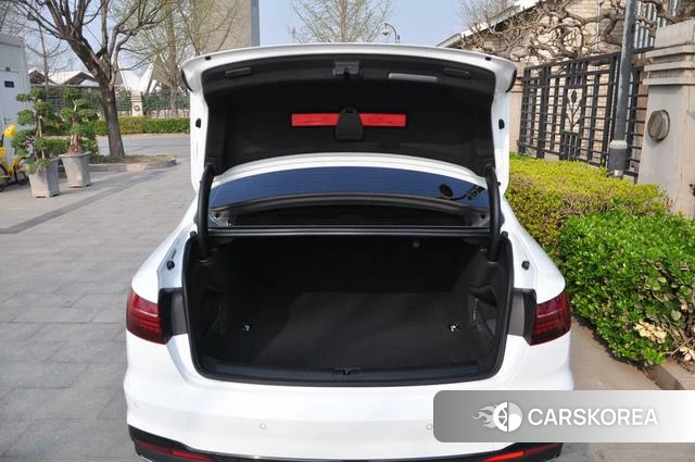 Audi A4L id 4205759 из Китая 11