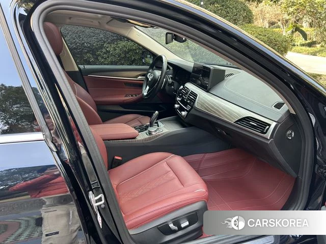 BMW 5 series 2023 Черный из Китая, фото 6