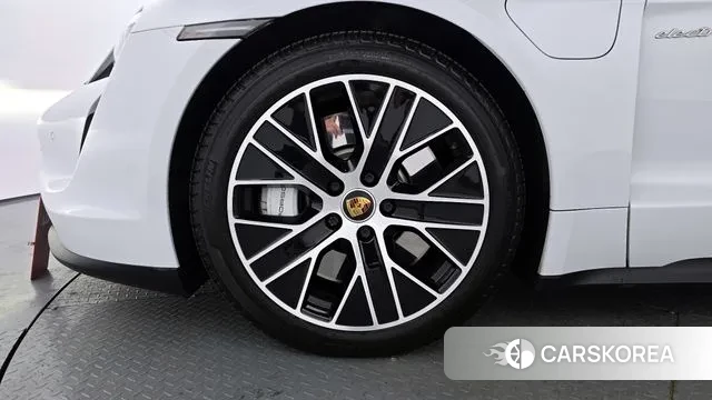 Porsche Taycan id 3676476 из Кореи 15