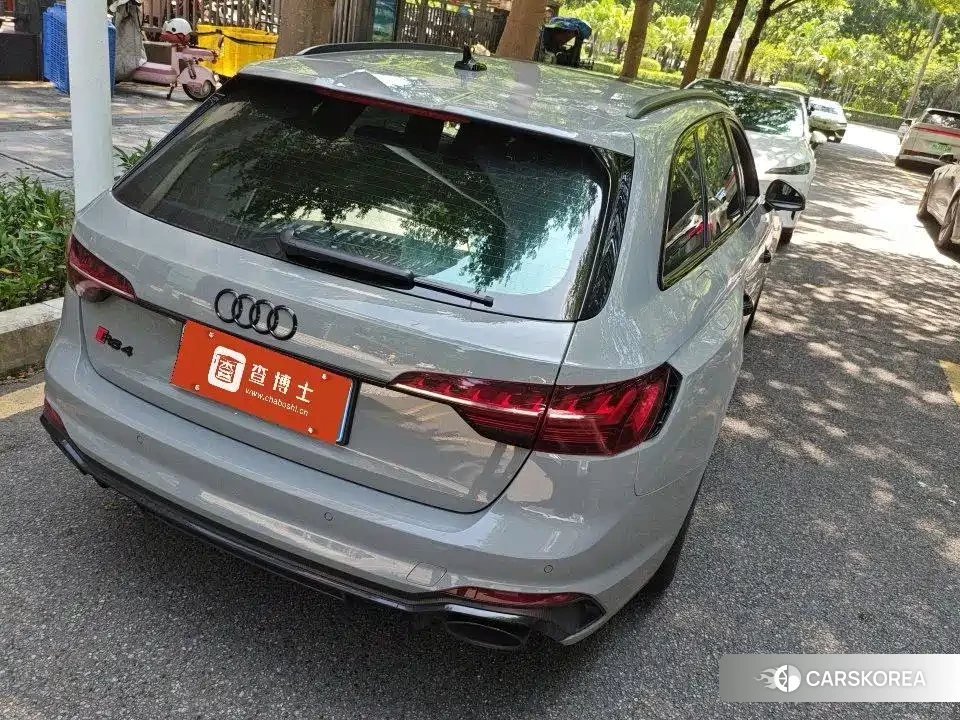 Audi RS 4 2022 Silver/gray из Китая, фото 6