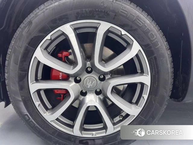 Maserati Levante id 4236392 из Китая 32
