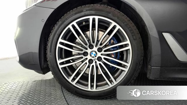 BMW 5 Series (G30) id 4356509 из Кореи 32