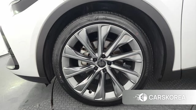 Toyota Crown Crossover id 4607840 из Кореи 27