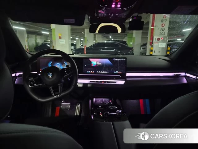 BMW 5 Series (G60) 2025 Черный из Кореи, фото 5