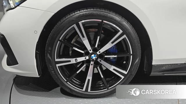 BMW 5 Series (G60) id 4432858 из Кореи 25