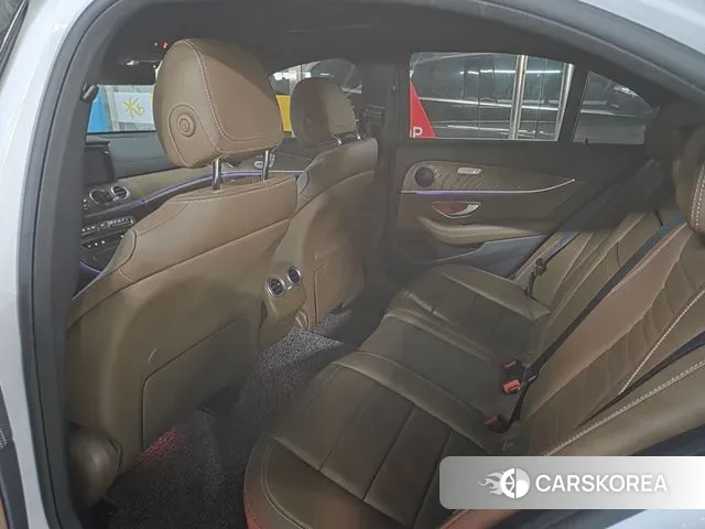 Mercedes-Benz E-Class W213 2023 Белый из Кореи, фото 5