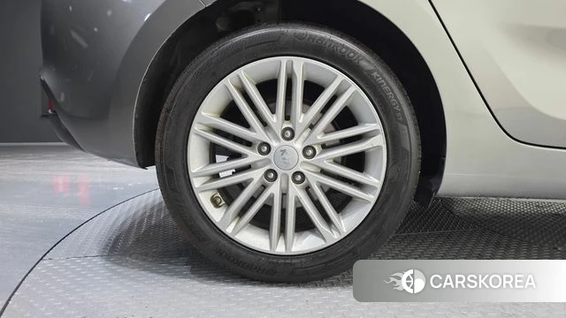 Kia The New Carens id 3899891 из Кореи 15