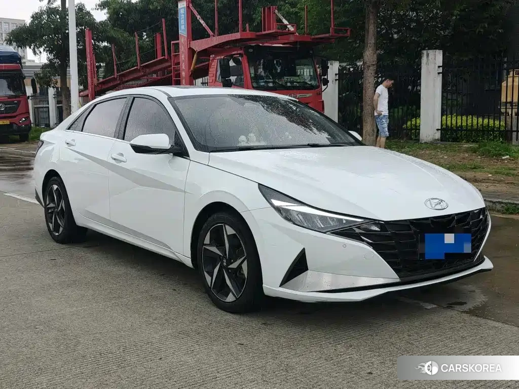 Hyundai Elantra 2023 Белый из Китая, фото 5