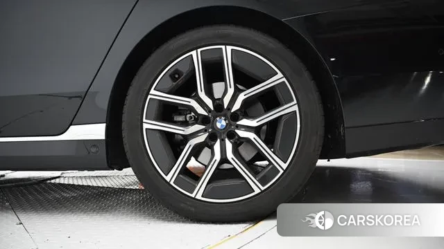 BMW 7 Series (G70) id 3431925 из Кореи 15